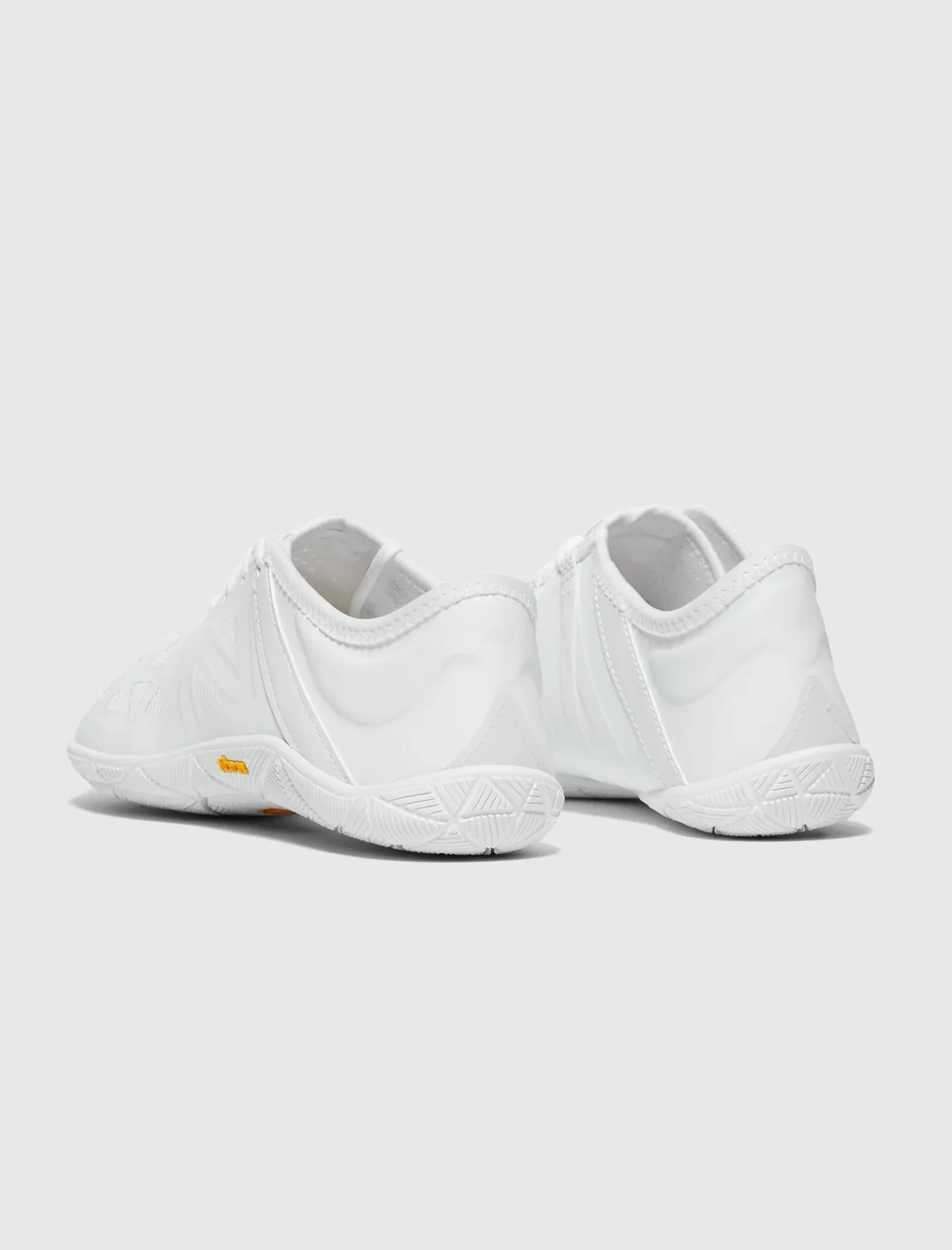 NEW BALANCE MINIMUS UX200 SNEAKERS